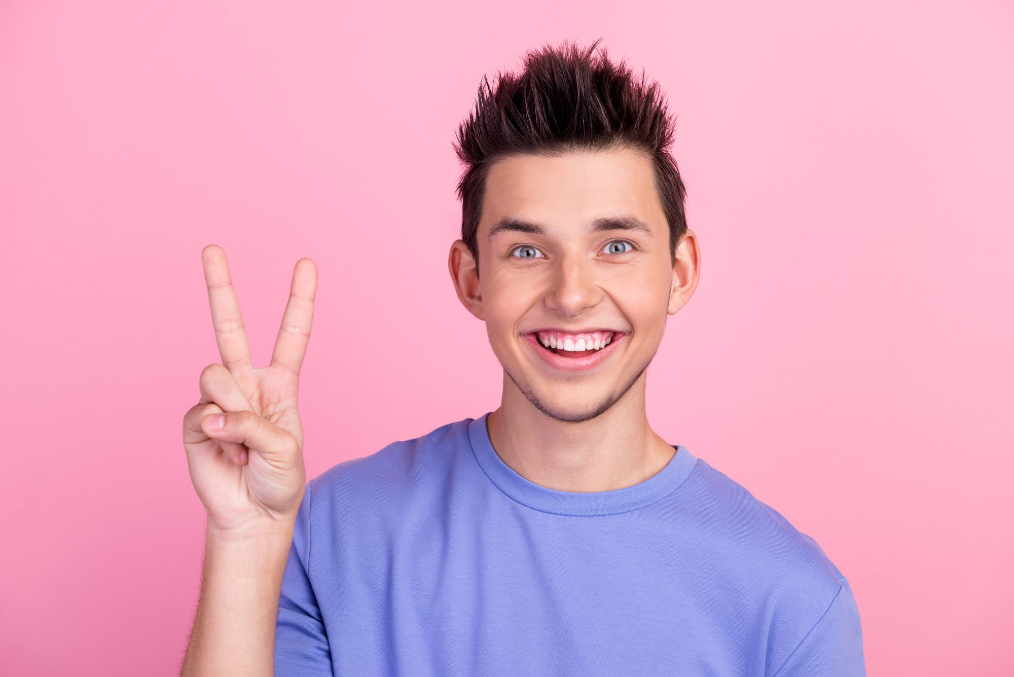 Elyxa Australian Organic Whole-food Supplements Photo Man Arms Hands Show V Sign Say Hi Wearing Casual Shirt Outfit Isolated Pastel Background